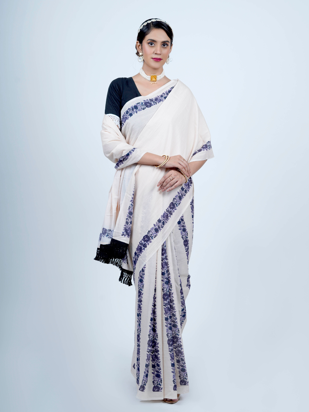 Buta Buti Floral Printed Cotton Tasseled Saree