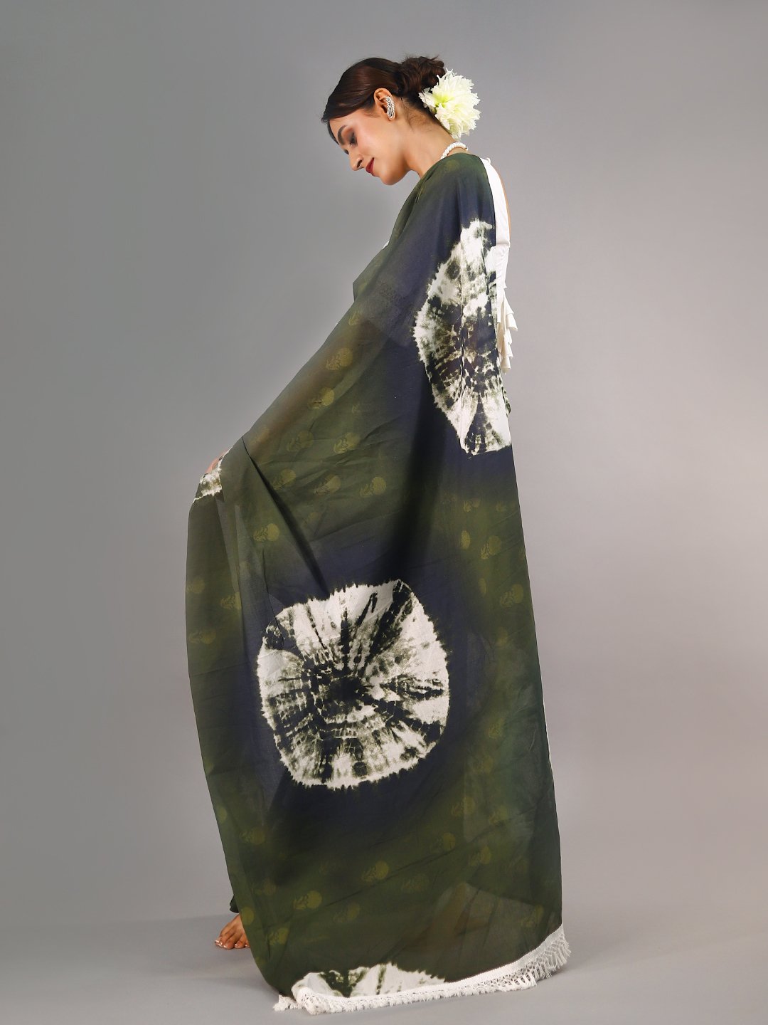 Buta Buti Green Colour Tie and Dye Printed Pure Cotton Saree With Unstitched Blouse And Lace