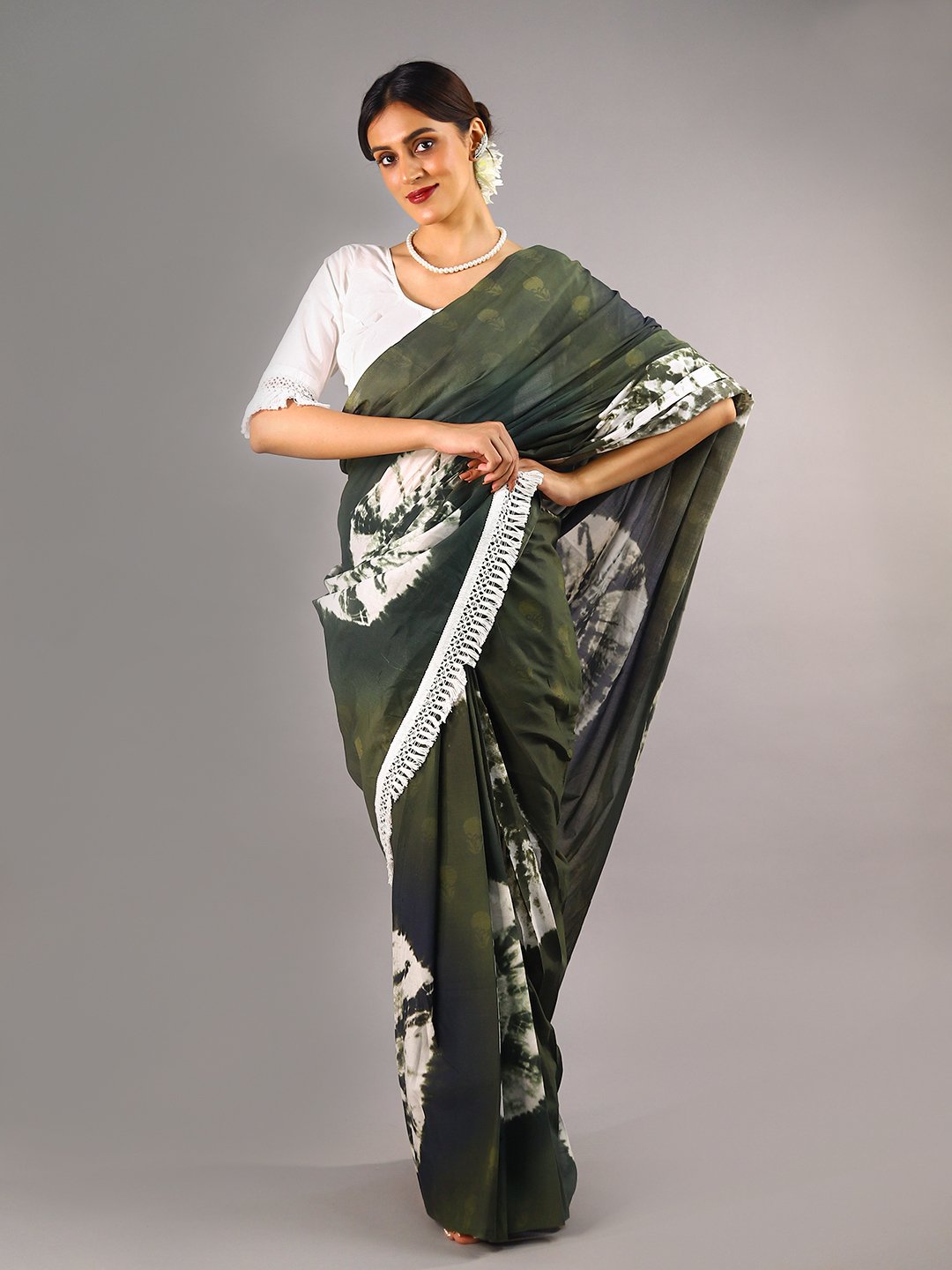 Buta Buti Green Colour Tie and Dye Printed Pure Cotton Saree With Unstitched Blouse And Lace