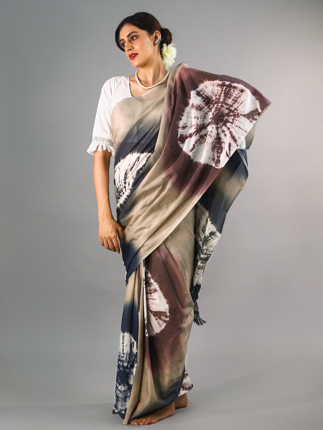 Buta Buti Beige Colour Tie and Dye Printed Pure Cotton Saree With Unstitched Blouse And Lace