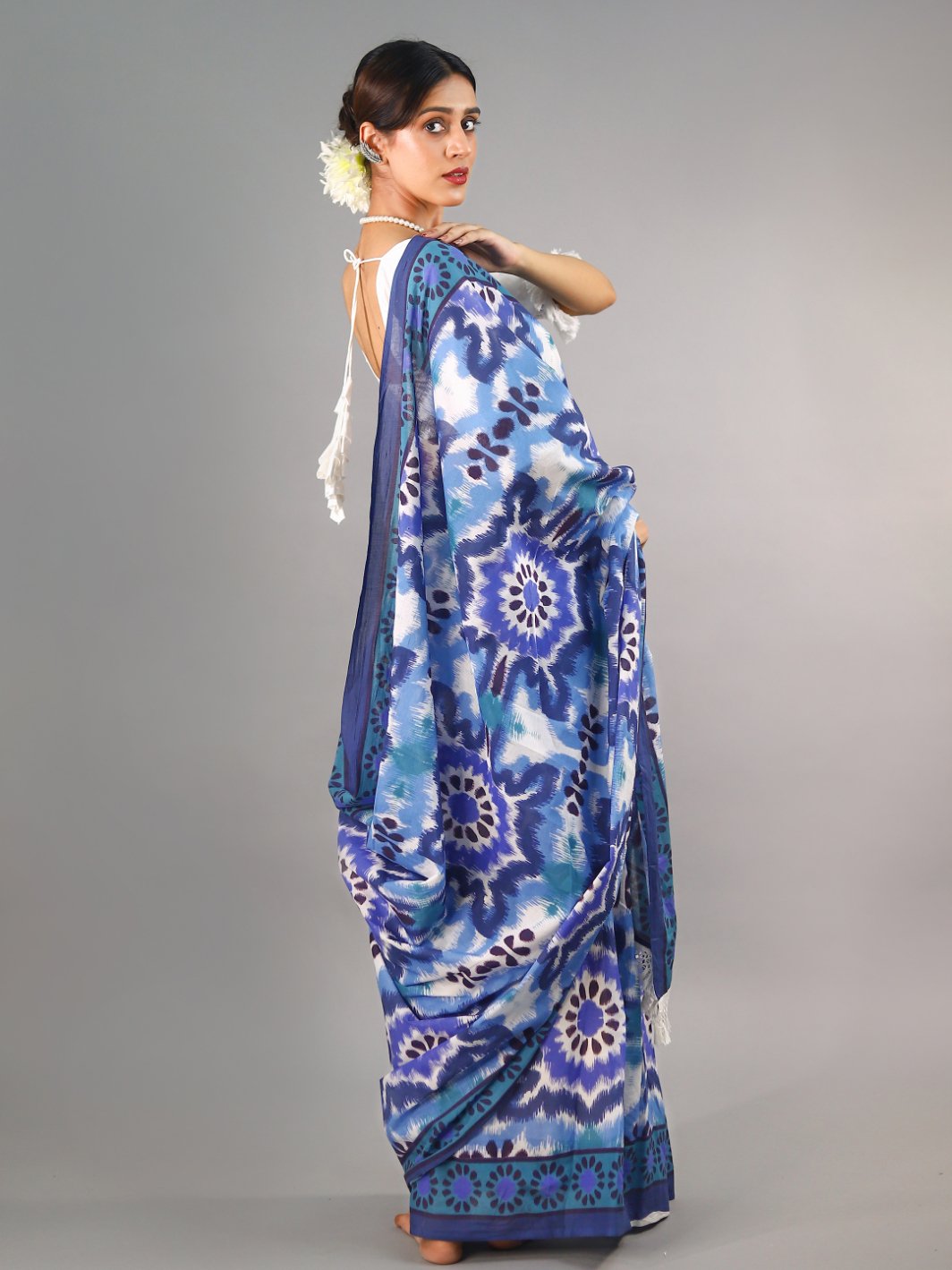 Buta Buti Blue Colour Tie and Dye Printed Pure Cotton Saree With Unstitched Blouse And Lace